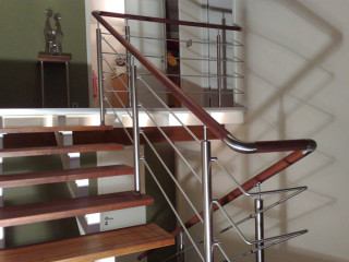 balustrada inox cu lemn interior metalconfex.ro
