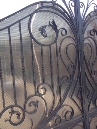 poarta fier forjat model iedera metalconfex.ro pitesti arges
